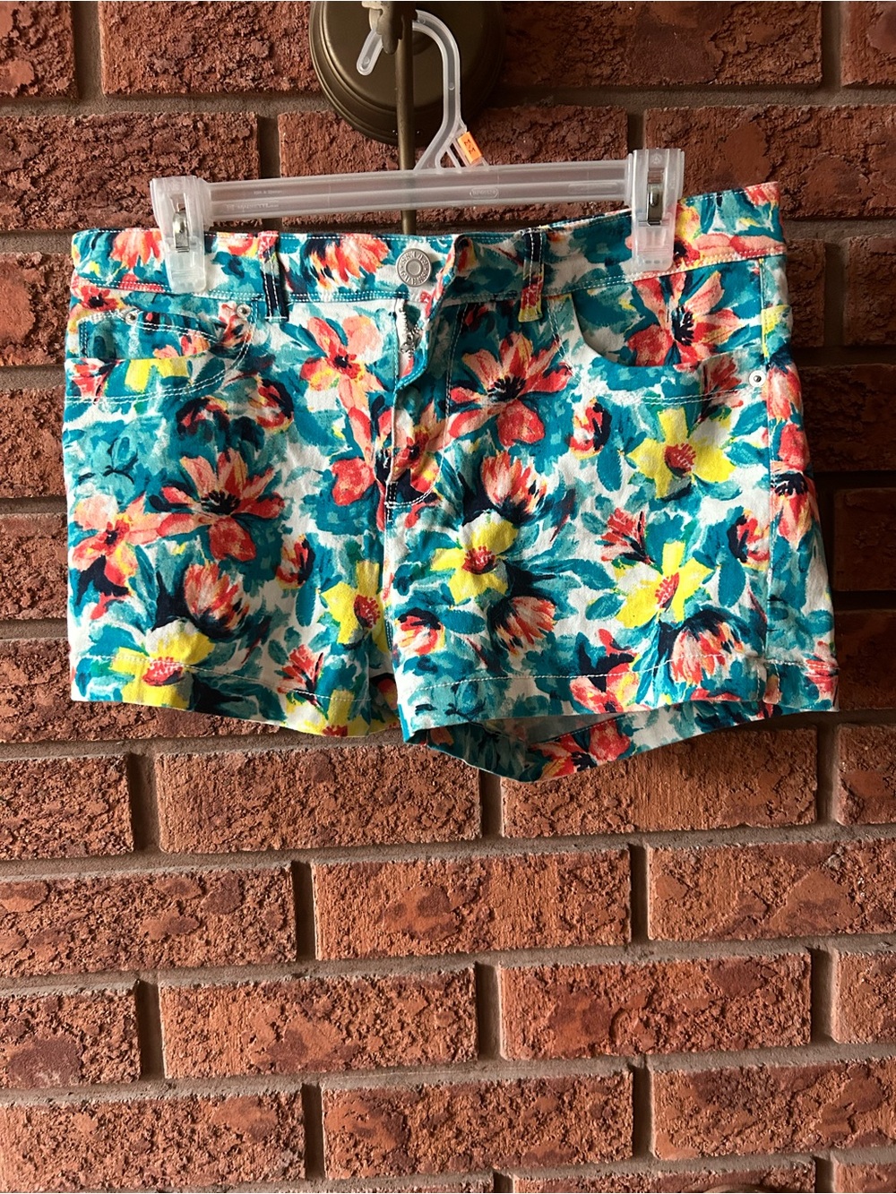 Guess Floral Turquoise and Yellow Women's Jean Shorts size 30 US/CAN Stretchy